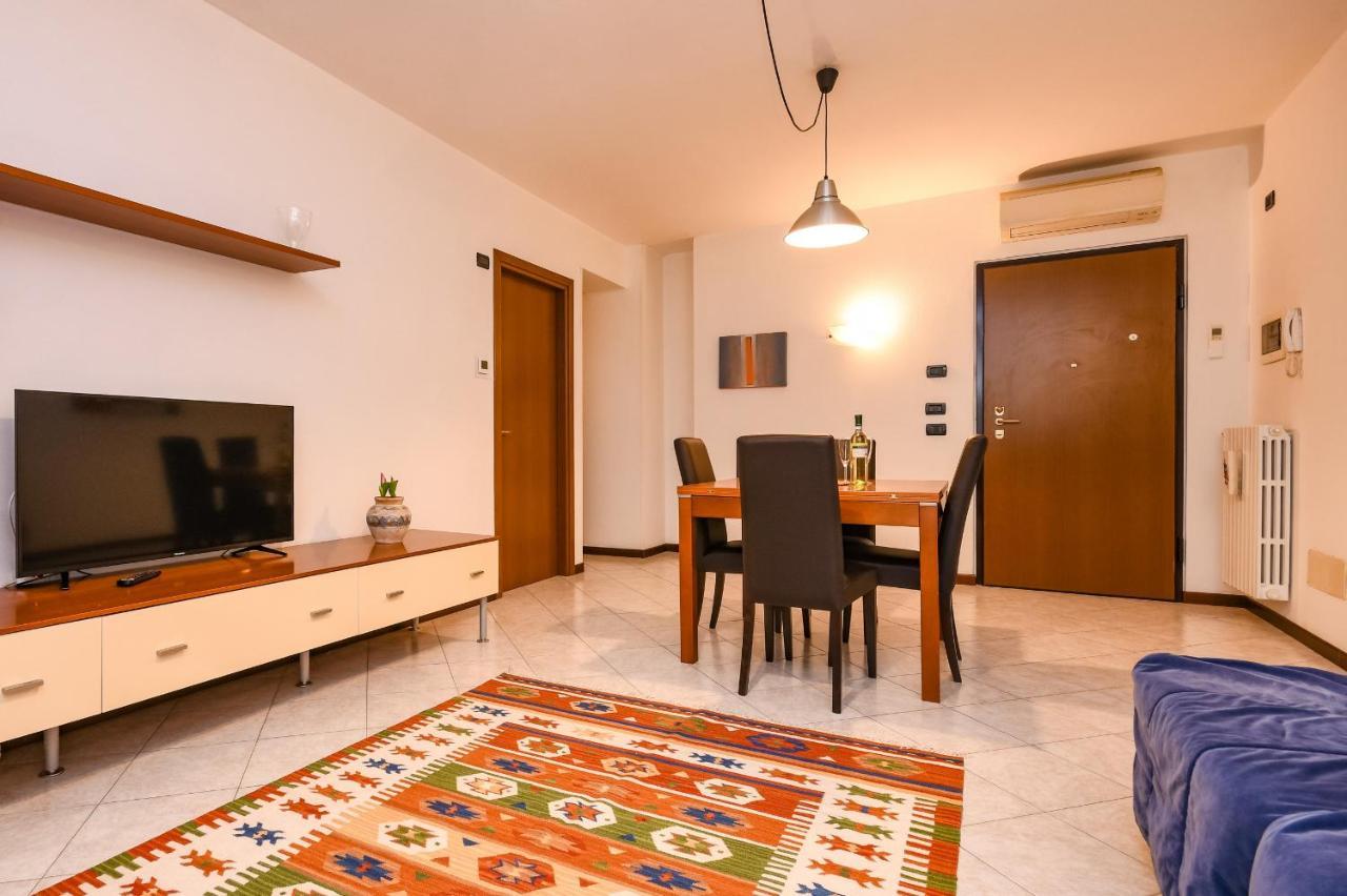 Desenzanoloft Yellow Apartment Desenzano del Garda Exteriör bild